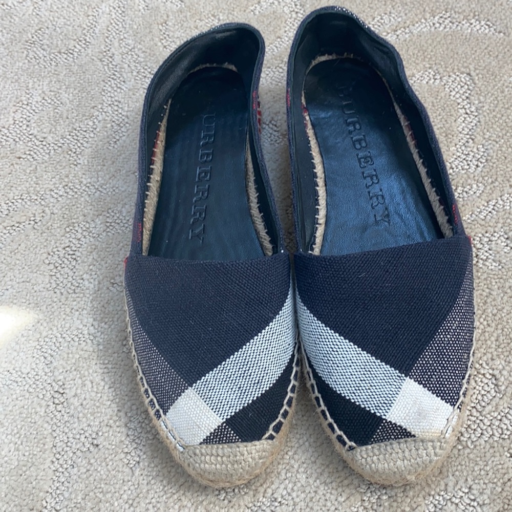 Burberry navy check flats! Super adorable